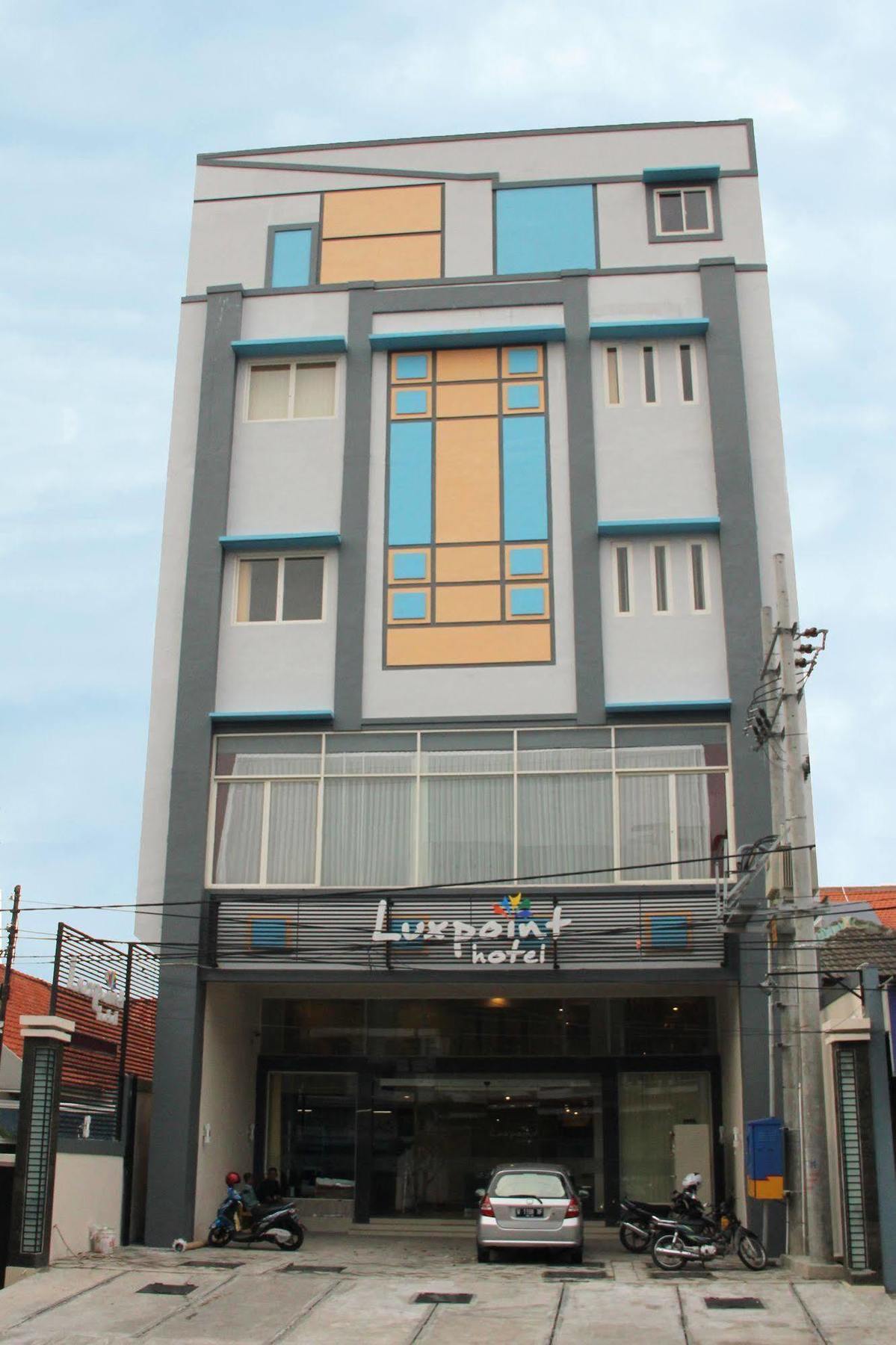 Luxpoint Hotel Baratajaya Surabaya Exterior foto