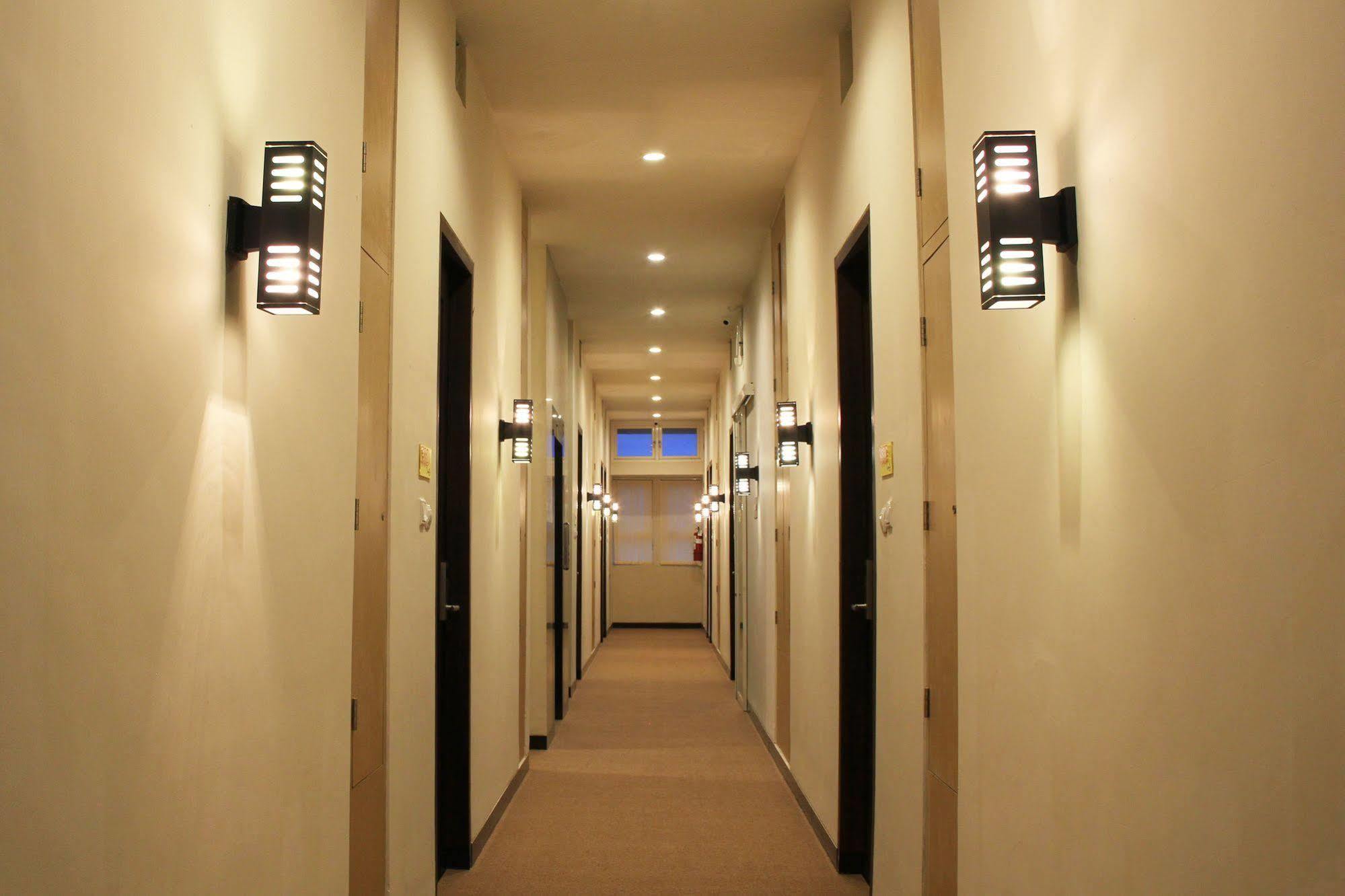 Luxpoint Hotel Baratajaya Surabaya Exterior foto